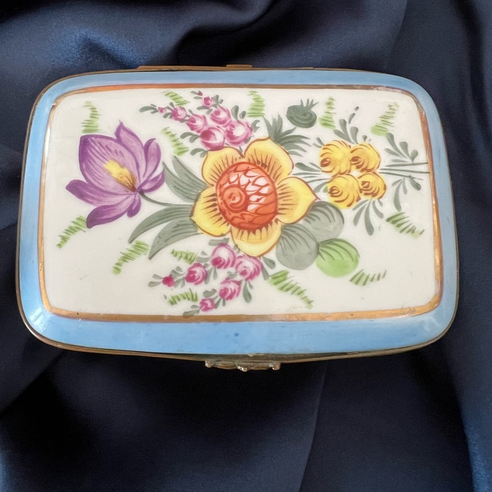 French Vintage  Porcelain Trinket Box - Picture 9 of 9